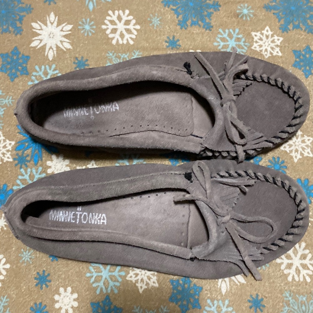 Minnetonka Moccasins like new. 401TW 9.5 243176 010 13.
